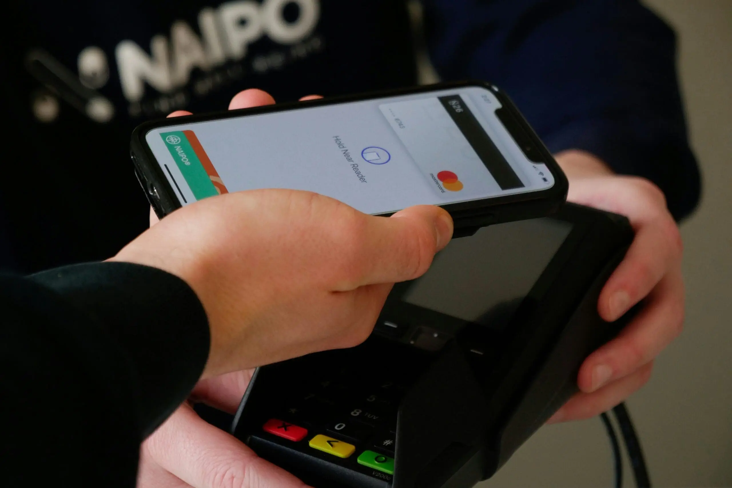Contactless payment with smartphone and card reader.